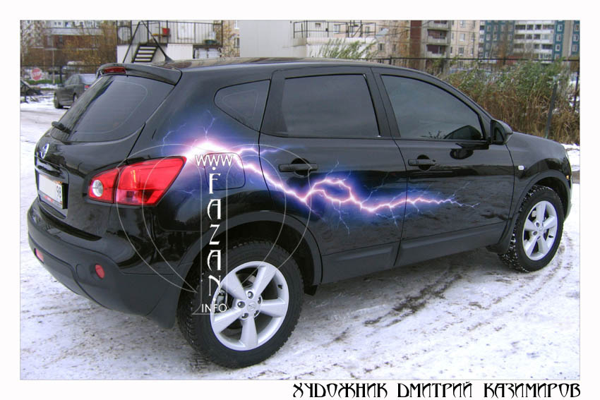 Аэрография электрического разряда (молния) на черном авто Nissan Qashqai. Фото 05.