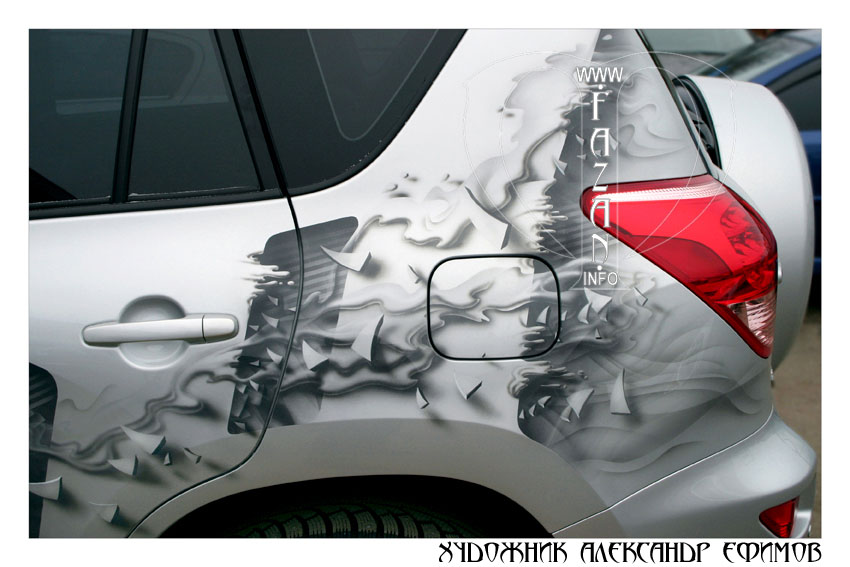 Абстрактный рисунок на автомобиле Toyota RAV4. Фото 06.