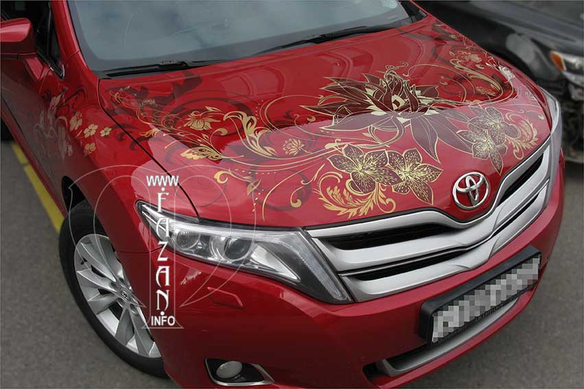 Цветочный узор на красном автомобиле  Toyota Venza, фото 4.