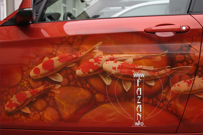 Аэрография на оранжевом авто BMW 220. Японские карпы. Рыбки. Фото 8.