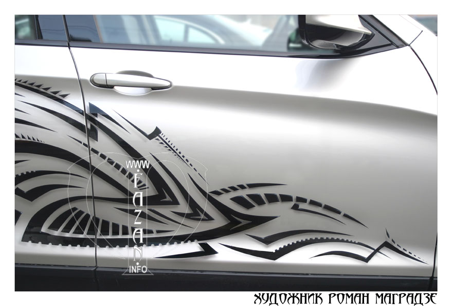 Стилизованная под трайблы тату на авто BMW X3, фото 07.
