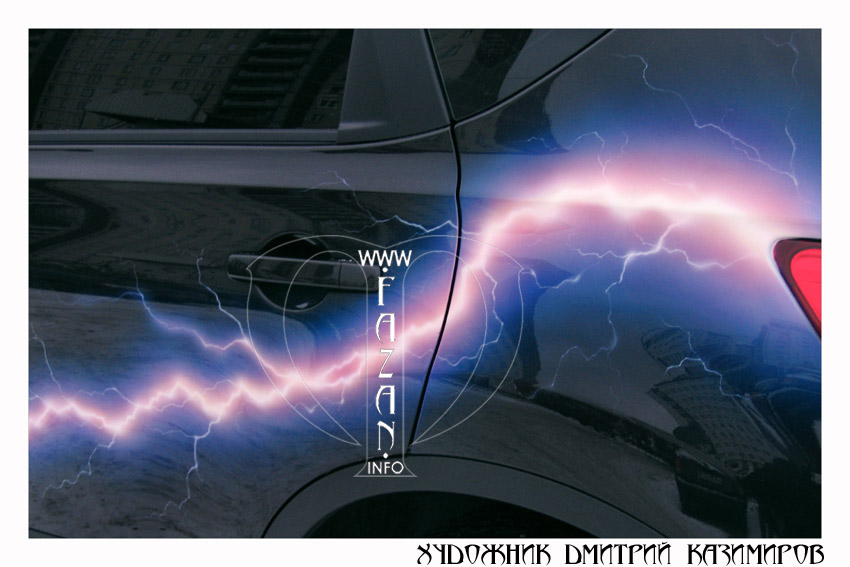 Аэрография электрического разряда (молния) на черном авто Nissan Qashqai. Фото 04.
