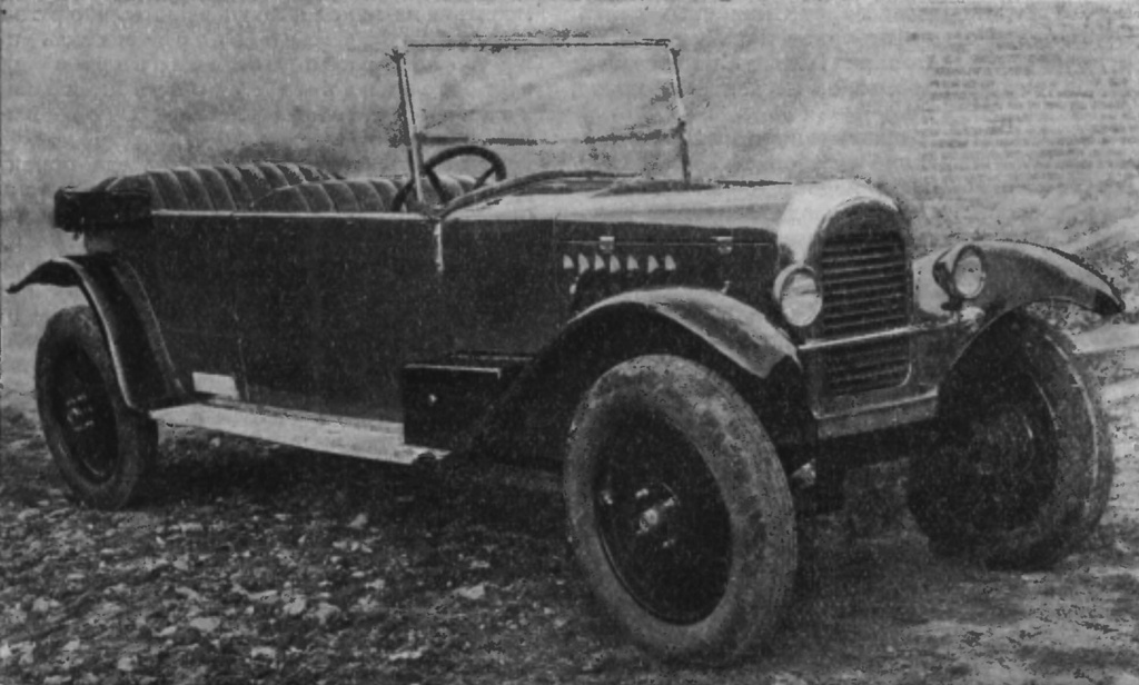 Первый советский легковой автомобиль НАМИ-1.