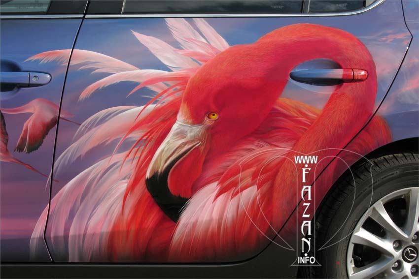 Грациозные птицы фламинго в аэрографии на серой Mazda 3, фото 6.
