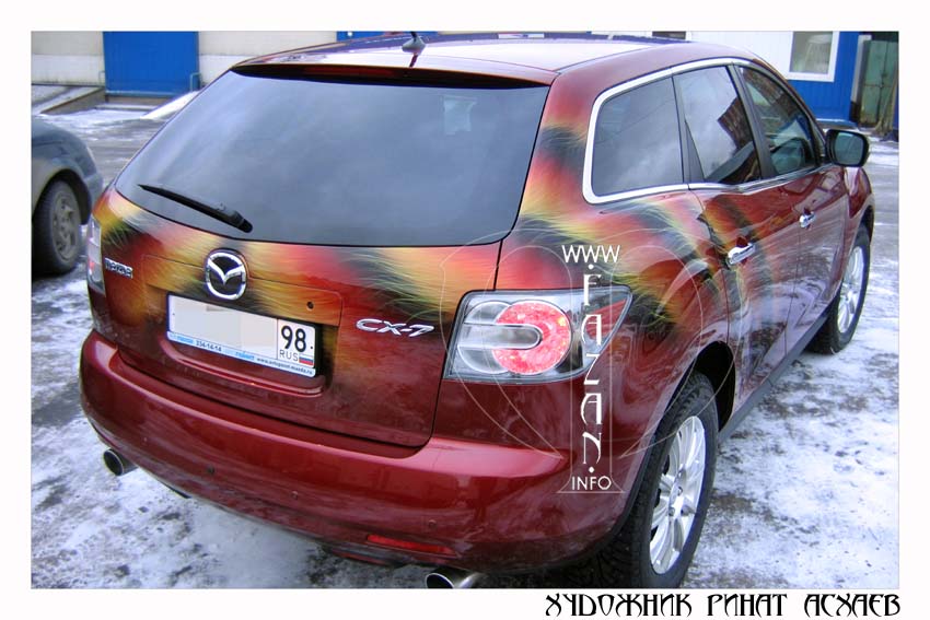 Аэрография на красном автомобиле Mazda. Фото 09.