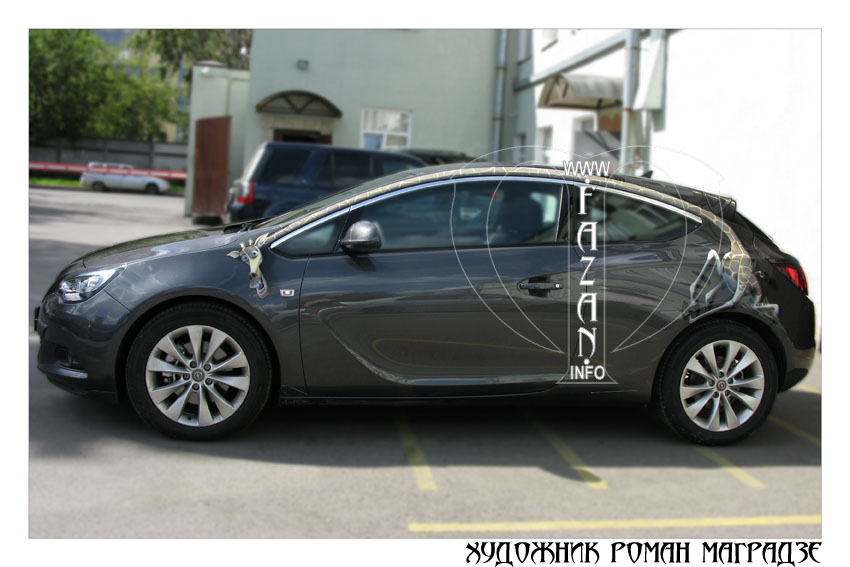 Аэрография на серой машине Opel Astra GTC: герой мультфильма "Мадагаскар" Мелман, фото 01.