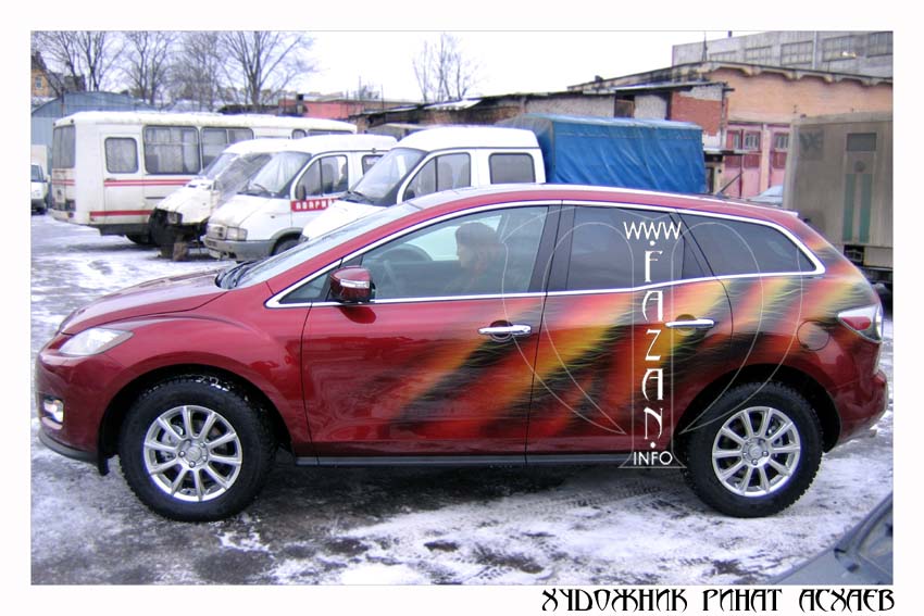 Аэрография на красном автомобиле Mazda. Фото 02.