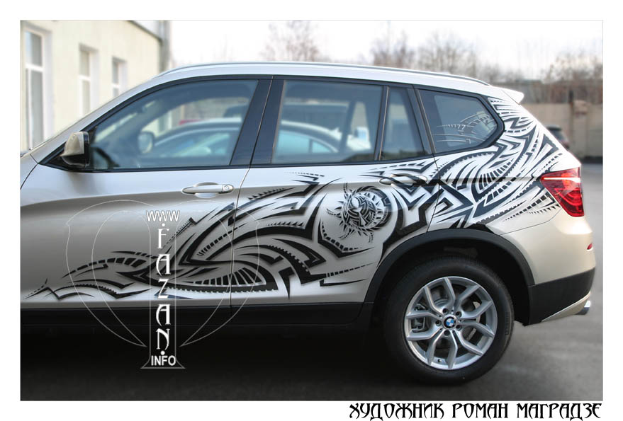 Стилизованная под трайблы тату на авто BMW X3, фото 11.