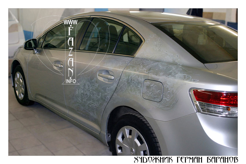 Аэрография на автомобиле Toyota Avensis. Морозные узоры. Фото 01.